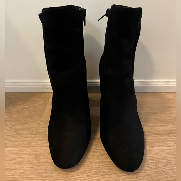Aurella, Block heel black suede boot *LIKE NEW - Picture 3 of 4